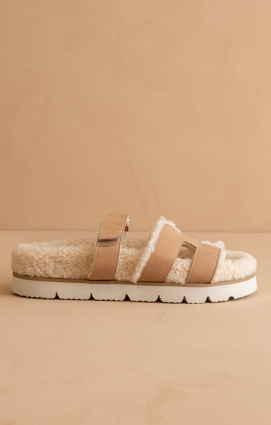 The Alpine | Camel Faux Shearling Sandals