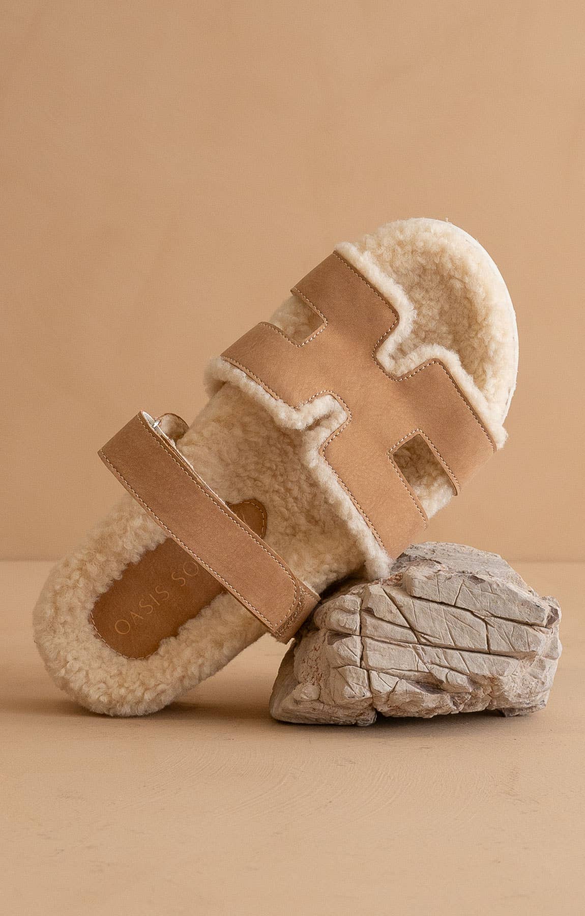 The Alpine | Camel Faux Shearling Sandals