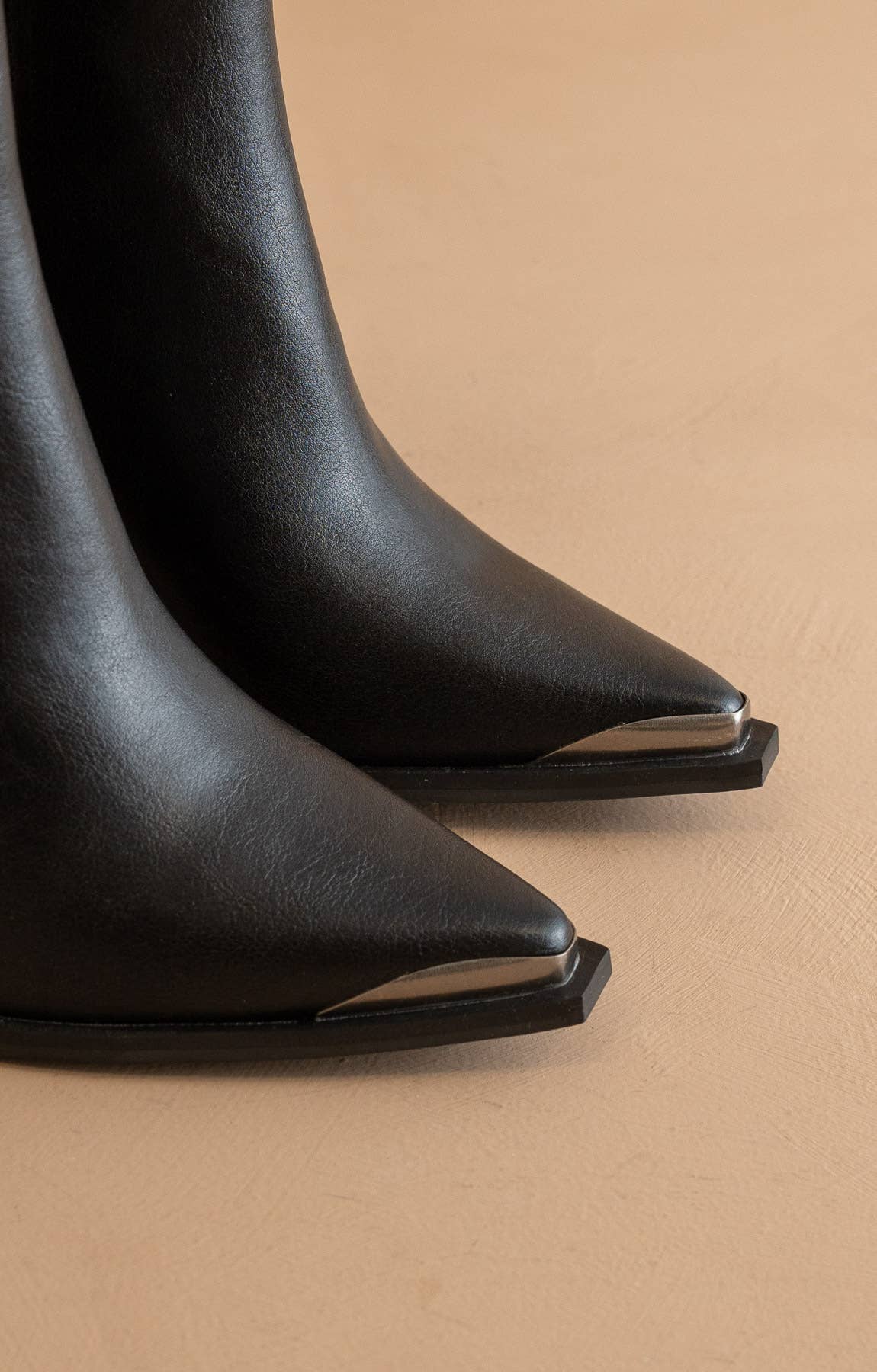 The Frankie Black | Pointed Toe Cap Bootie