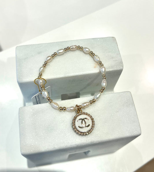 White CC Gold/Pearl Stretch Bracelet